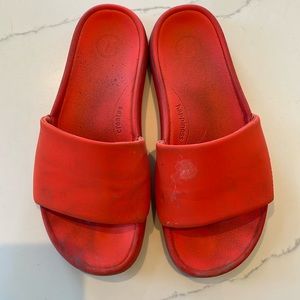 Very worn out with toe marks lululemon flip flops